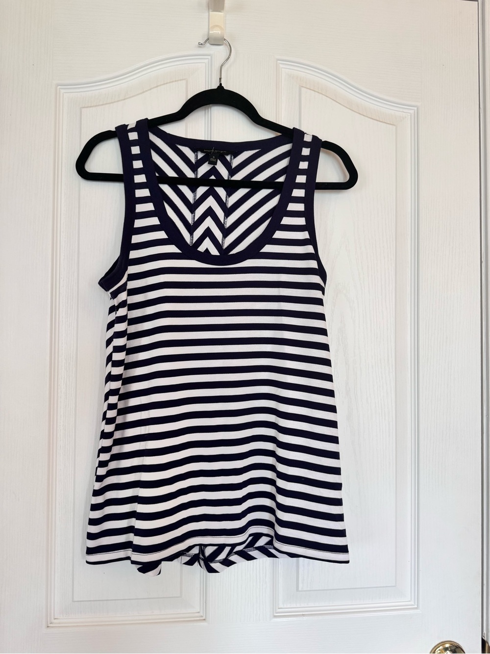 Banana Republic Navy and White Striped Chevron Tank Top size Small